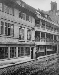 Der Hof des George Inn, Southwark, ca. 1881